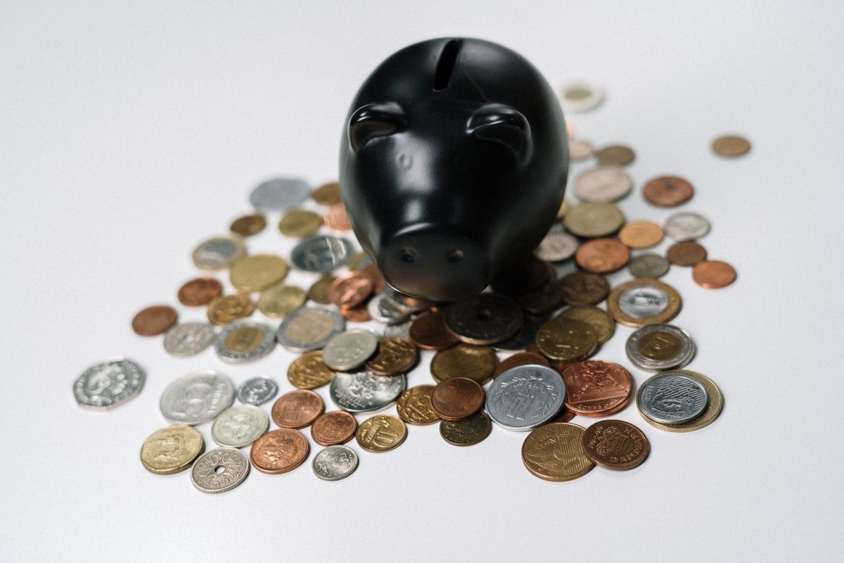 Cash ISA or Stocks & Shares ISA? What £10,000 Actually Earns You Over Ten Years