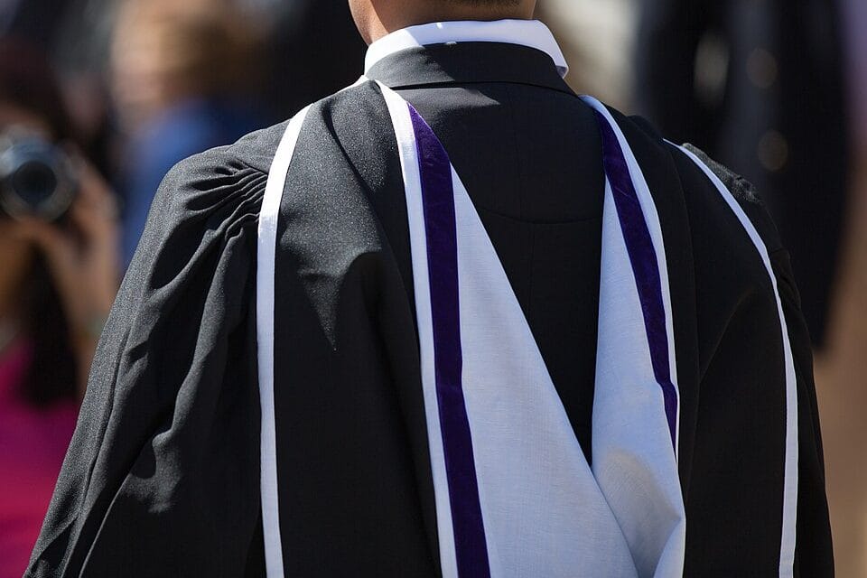Student Loan Repayments: The Threshold Freeze Costing Graduates £259 a Year